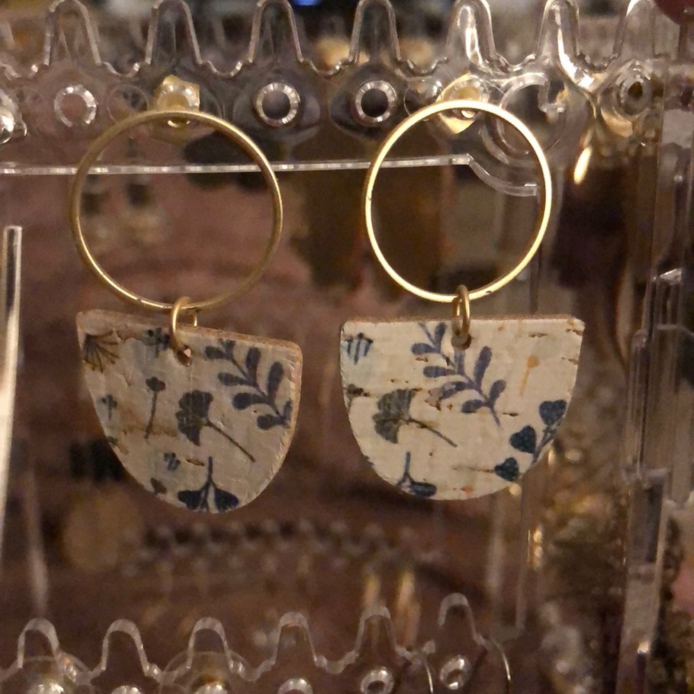 Adorable earrings, never worn
